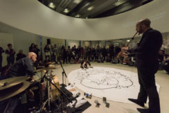 Nuit européenne des musées 2019 à l’IMA, samedi 18 mai 2019, Institut du monde arabe, Paris. L’artiste-peintre syrienne Nagham Hodaifa, accompagnée du percussionniste palestinien Youssef Hbeisch et du clarinettiste et flûtiste palestinien Mohamme